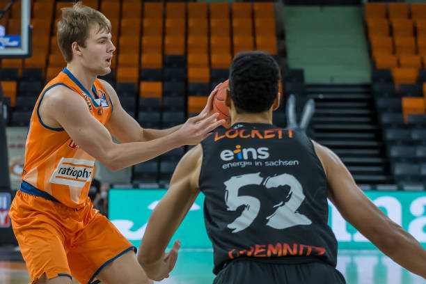 及法律专家 及法律专家